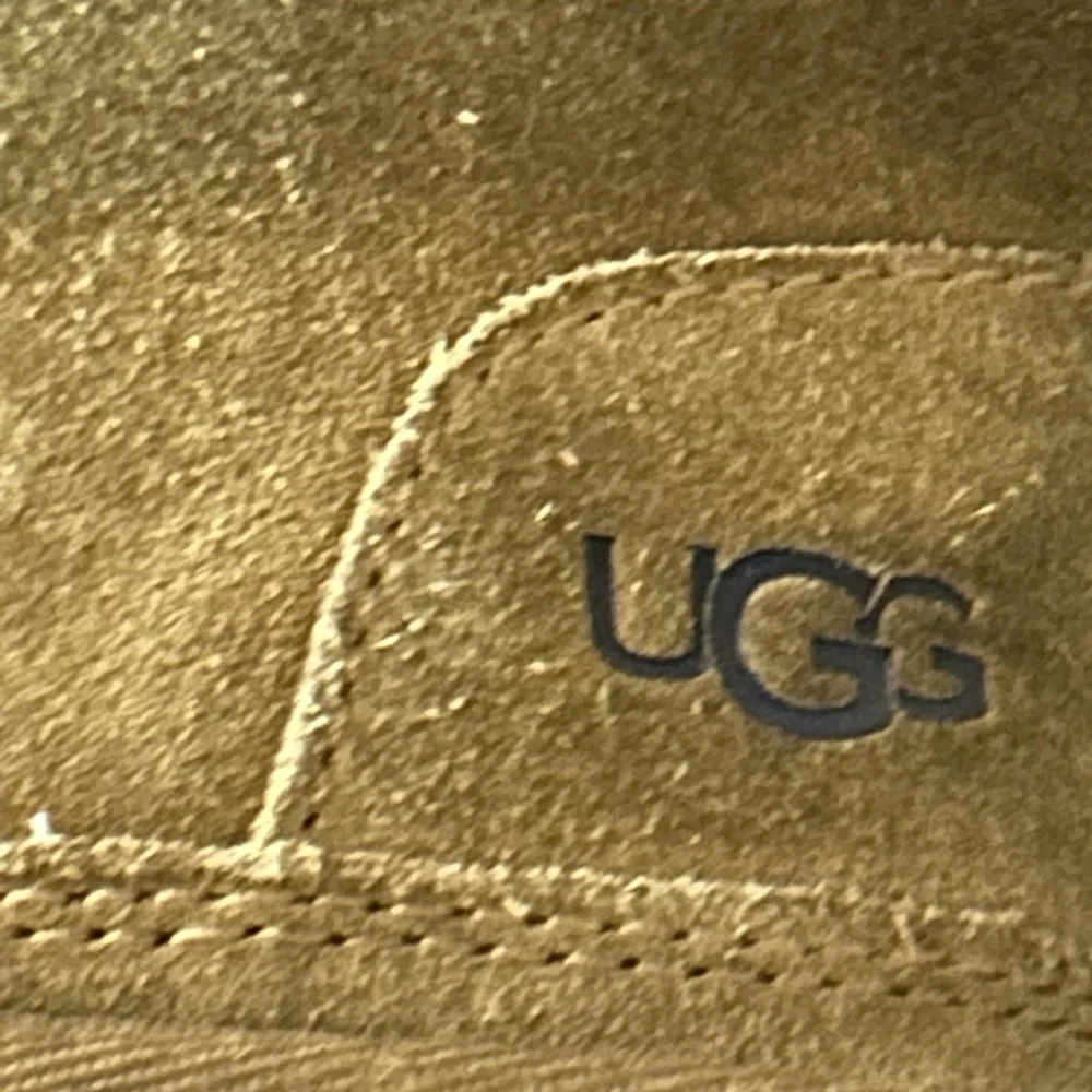 UGG Kids Neumel II Suede Boots – Chestnut Brown – Size US 13 Kids / EU 31